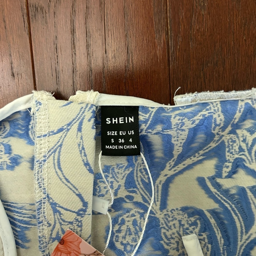 NWT SHEIN MOD Floral Print Knot Front Cami Top blue white size S - Picture 9 of 10
